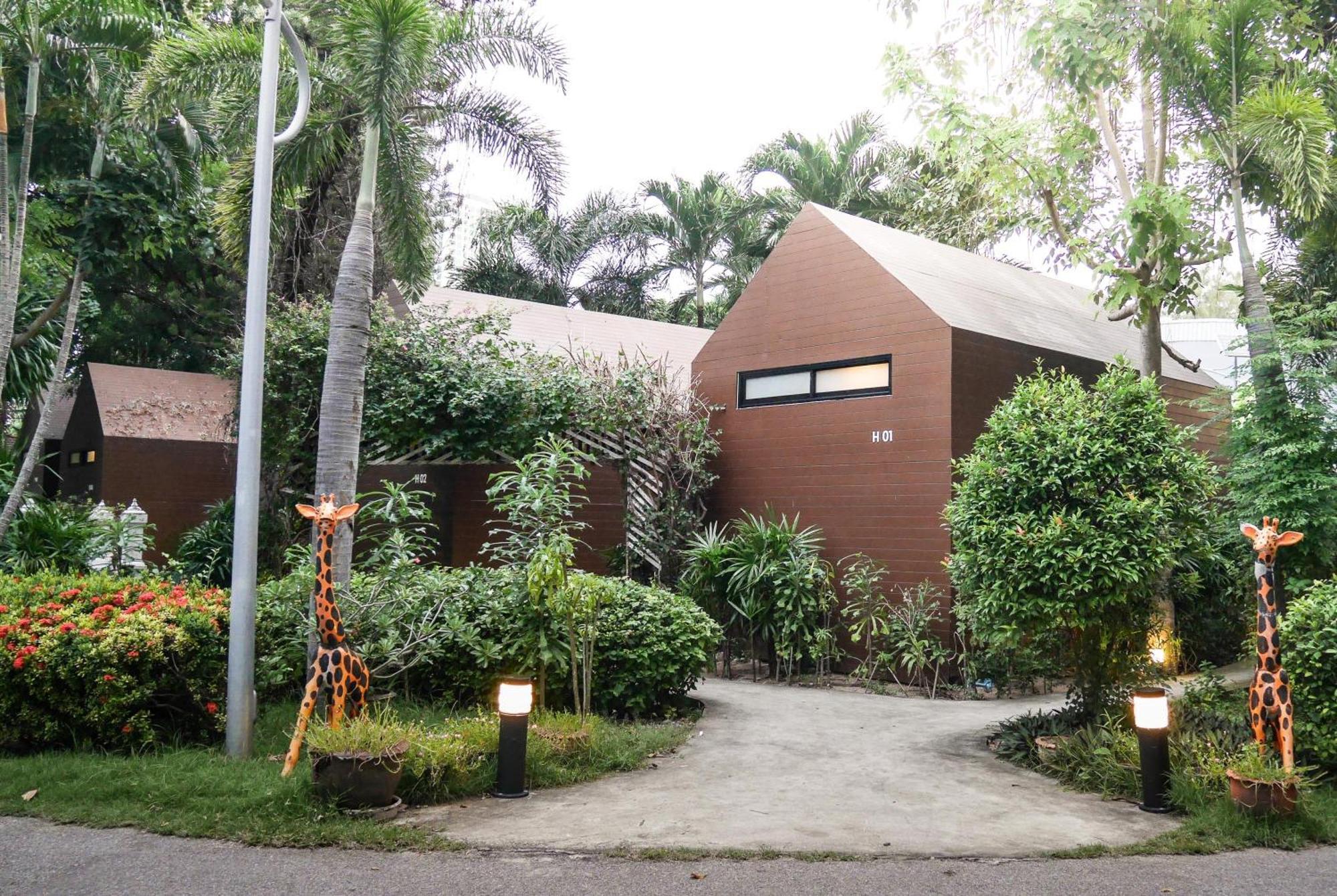 Villa Navin Jomtien Beach Esterno foto