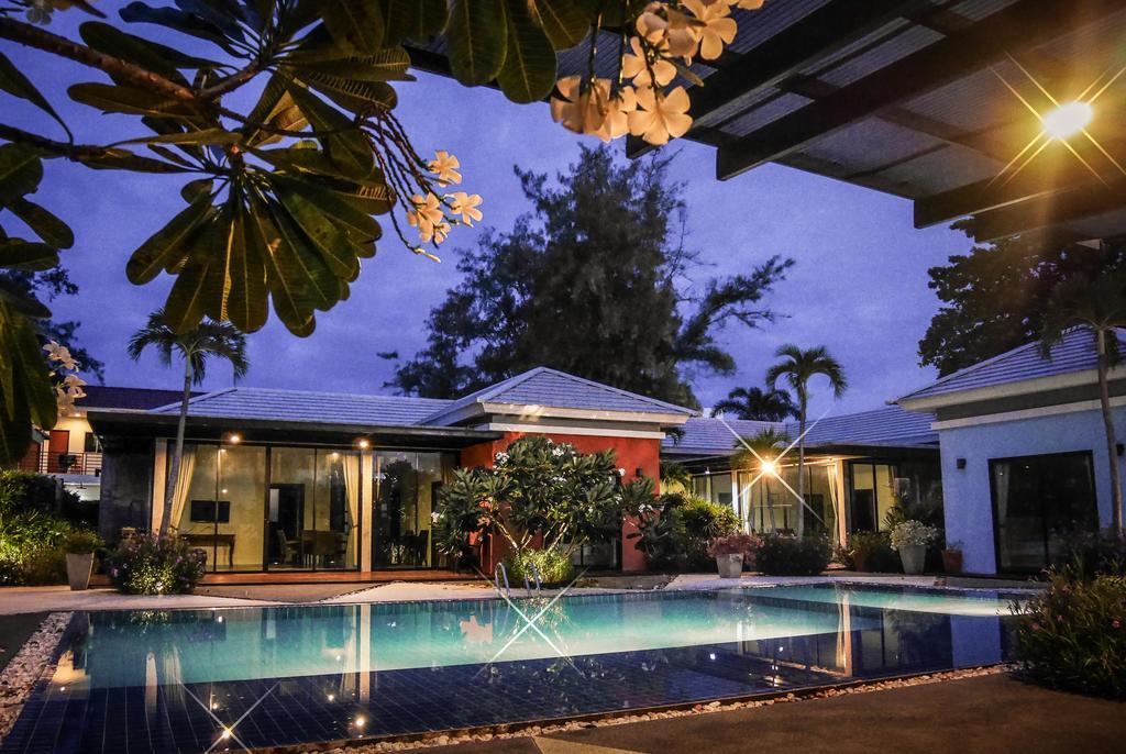 Villa Navin Jomtien Beach Esterno foto